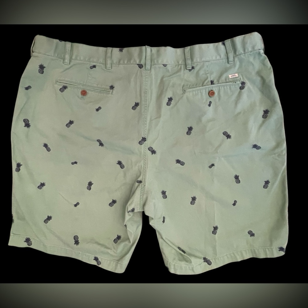 IZOD Men's Green Pineapple Print Shorts - Picture 5 of 8